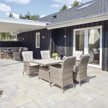 Сasa de vacaciones Five Bedroom Holiday In Blavand *